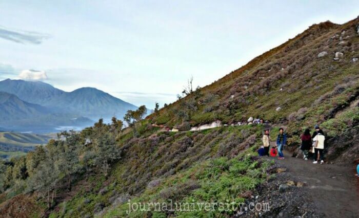 Obyek Wisata Kawah Ijen Bondowoso Ada Fenomena Unik Bluefire Terbaik Nomer 1 Di Dunia