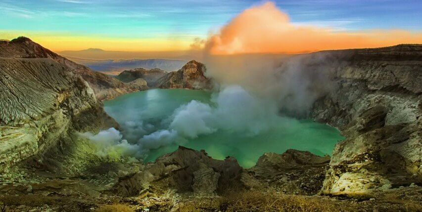 Sejarah Kabupaten Bondowoso Punya 19 Wisata Yang Susah Ditaklukkan Turis Asing 3 Wisata Kawah Ijen Bondowoso
